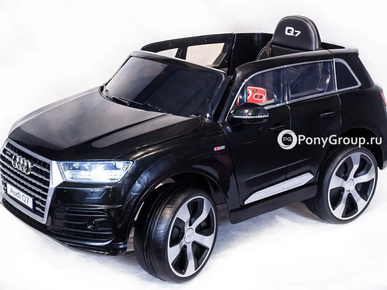 RIVERTOYS автомобиль Audi q7 quattro